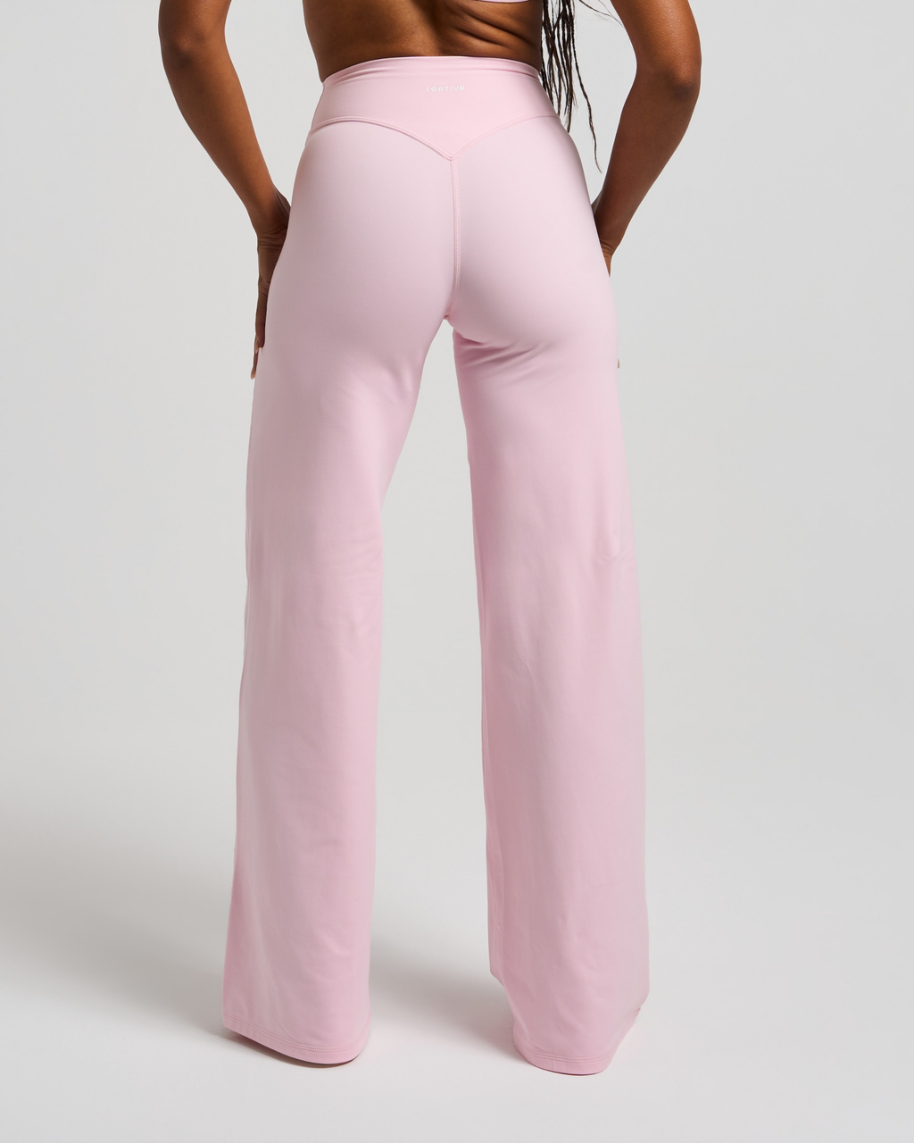 SKNCLOUD™ Straight Leg Leggings with White Logo
